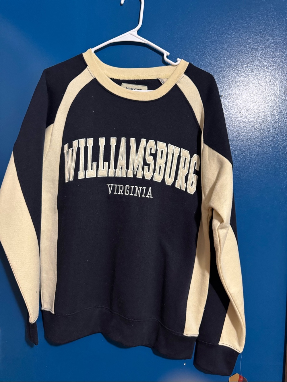 Williamsburg Virginia Colorblock Crewneck Sweatshirt - Black & Cream